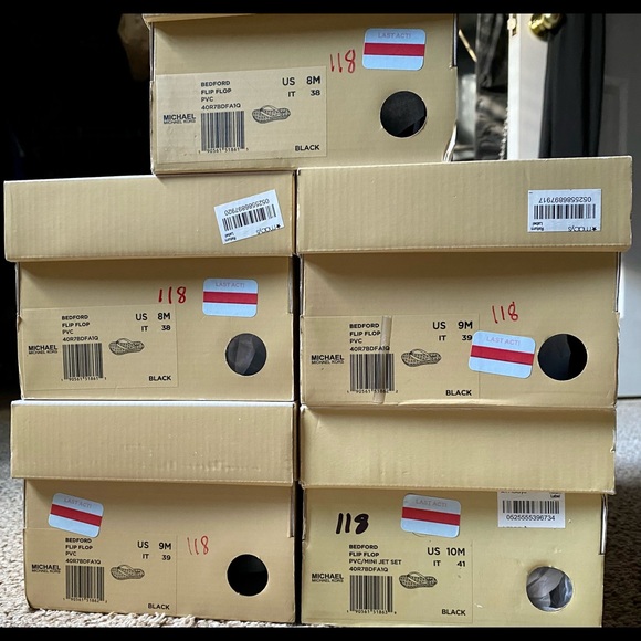 COPY - New in box Michael Kors Sandals available size - Picture 2 of 9